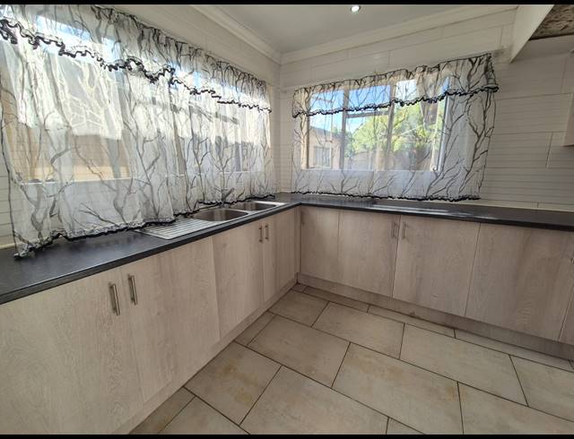 3 BEDROOM HOUSE FOR SALE IN VANDERBIJLPARK SE 1